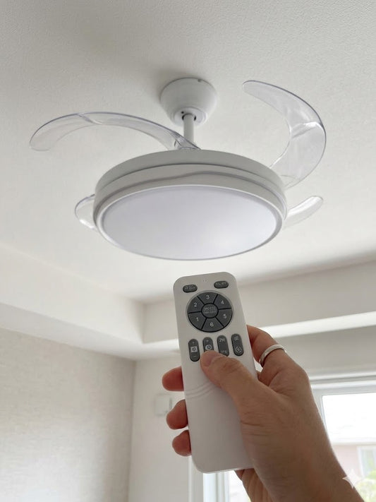Ventilador de Techo con Luz LED Regulable, Motor DC Silencioso, 6 Velocidades, 4 Aspas transparentes, Función Inversa Verano/Invierno y Mando a Distancia para Salón o Dormitorio
